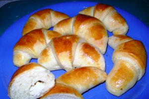 Cornuri pufoase cu branza