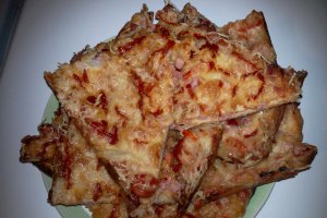 Pizza cu aluat din paine toast