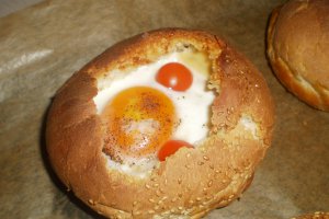 Chifle delicioase la cuptor cu branza topita Delaco