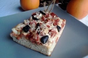 Pizza cu blat pufos