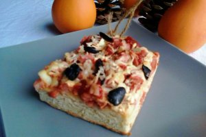 Pizza cu blat pufos