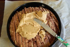Prajitura festiva cu crema de nuci