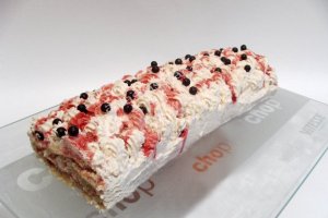 Rulada cu frisca si capsune