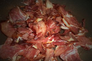 Fasole rosie cu prosciutto