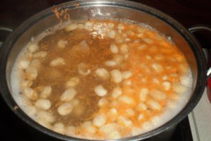 Ciorba de fasole de post acrita cu tarhon