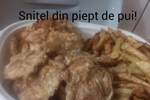 Piept de pui cu vinete pane si cartofi