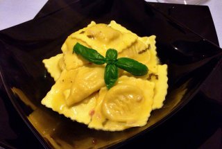 Ravioli cu sos de lamaie