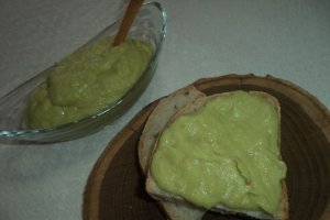Pasta de conopida cu avocado