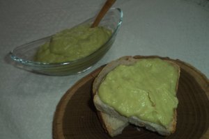 Pasta de conopida cu avocado