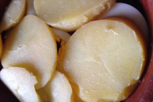 Cartofi frantuzesti cu carnati picanti de Plescoi