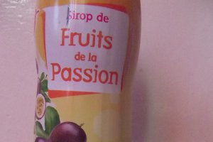 Tort cu mascarpone şi fructul pasiunii