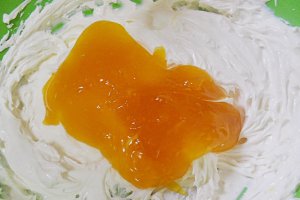 Tort cu mascarpone şi fructul pasiunii