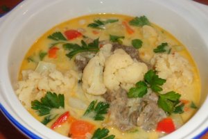 Supa de porc cu conopida si cartofi