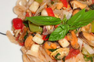 Fructe de mare cu noodles de orez