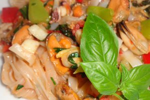 Fructe de mare cu noodles de orez