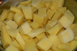 Gulas unguresc de porc cu cartofi, o reteta pe placul gurmanzilor