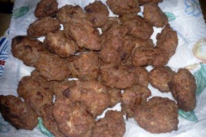 Reteta de chiftelute marinate in sos de rosii delicios, cu piure