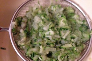 Chec aperitiv cu zucchini si bacon