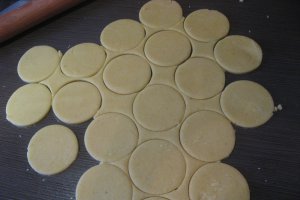 Fursecuri umplute cu banane si curmale