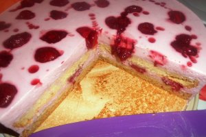 Tort cu capsuni
