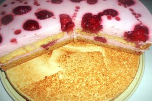 Tort cu capsuni