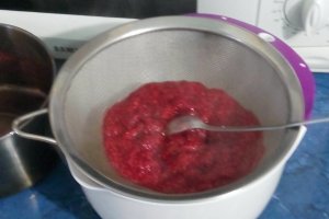 Chec cu branza si jeleu de zmeura