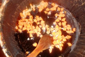 Fasole cu legume si porc la tava