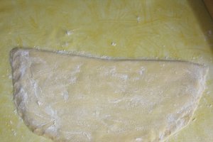 Placinte cu branza in foaie de taitei
