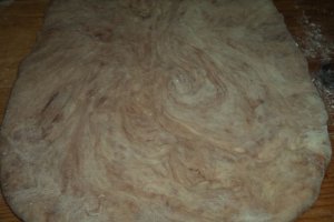 Cozonac de post cu stafide,curmale si cacao