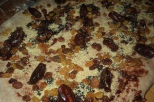 Cozonac de post cu stafide,curmale si cacao