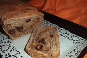 Cozonac de post cu stafide,curmale si cacao