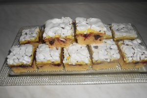 Prajitura cu mure si bezea