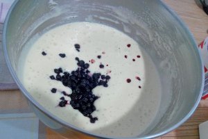 Prajitura cu mere, caramel si afine in aluat