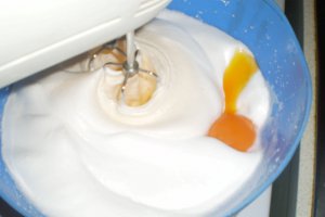 Tort cu crema de ciocolata si nuci