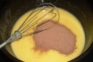 Tort cu crema de ciocolata si nuci
