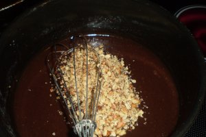 Tort cu crema de ciocolata si nuci