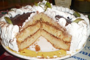 Tort cu crema de ciocolata si nuci