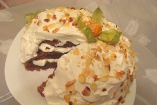 Tort cu vin si ciocolata alba