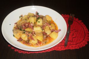 Tocanita de cartofi cu ciuperci si bacon afumat