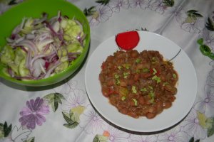 Fasole boabe cu galbiori  si cimbrisor salbatic
