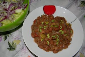 Fasole boabe cu galbiori  si cimbrisor salbatic