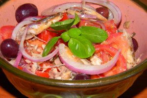 Salata de rosii  cu ansoa