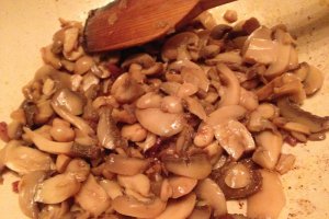 Chiftelute in sos de ciuperci