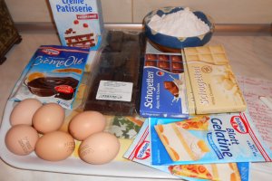 Tort cu 3 feluri de ciocolata