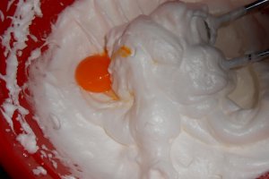 Tort cu 3 feluri de ciocolata
