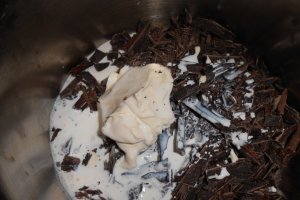 Tort cu 3 feluri de ciocolata