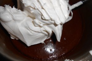 Tort cu 3 feluri de ciocolata