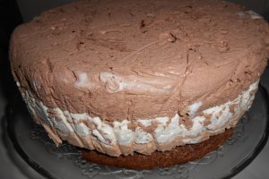 Tort cu 3 feluri de ciocolata