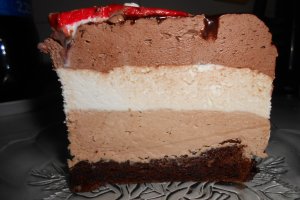 Tort cu 3 feluri de ciocolata
