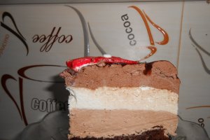 Tort cu 3 feluri de ciocolata